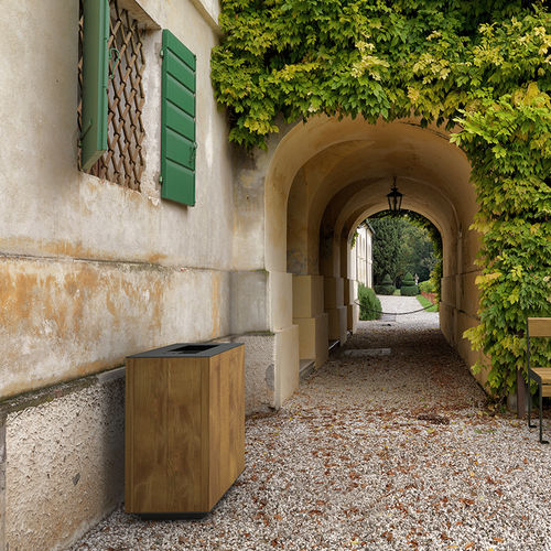 Portarifiuti pubblico - RETRO' - THE ITALIAN LAB SRL - in lamiera d'acciaio / in legno / con portacenere integrato