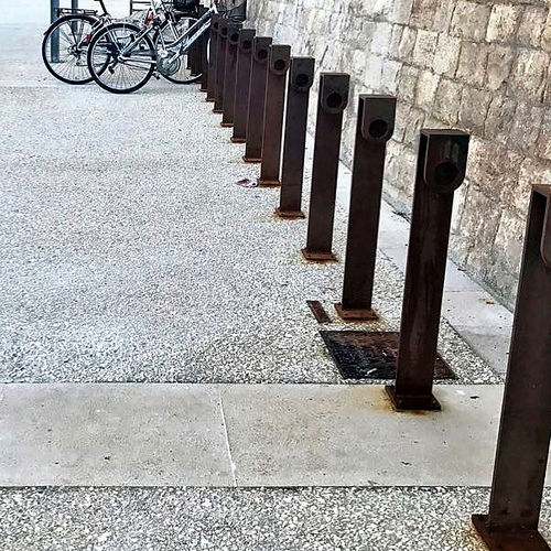 Rastrelliera per biciclette a pavimento - AGO - THE ITALIAN LAB SRL - per spazi pubblici / in acciaio galvanizzato / in lamiera d'acciaio