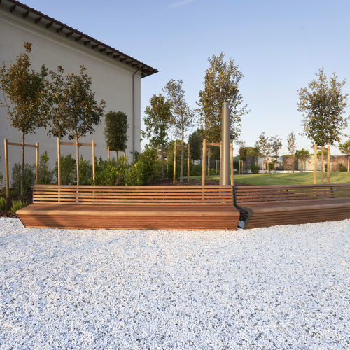 Panca per spazi pubblici contemporanea - WOODY 3.7 - THE ITALIAN LAB SRL - in legno esotico / in acciaio galvanizzato / in acciaio con rivestimento a polvere