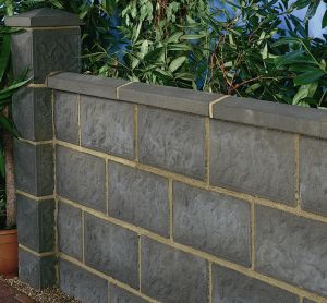 Blocco di calcestruzzo pieno - ROCK FACED   - Thakeham - per recinzione di giardino / per muro / aspetto pietra