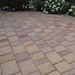 Pavé in calcestruzzo - COBBLESTONE - Thakeham - da esterno / carrabile / per spazio pubblico