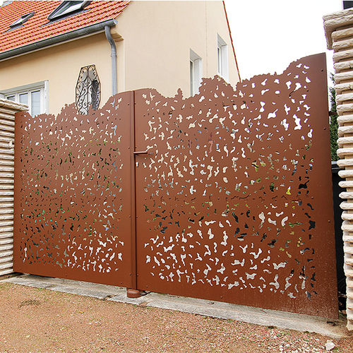 Cancello battente - Ambellya Feuillage - GYT - in alluminio termolaccato / a pannello / tagliato al laser