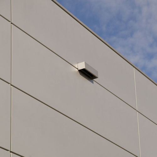 Rivestimento di facciata in pannelli - SOLFER®   - ArcelorMittal Europe – Flat Products - in acciaio / verticale / di lunga durata