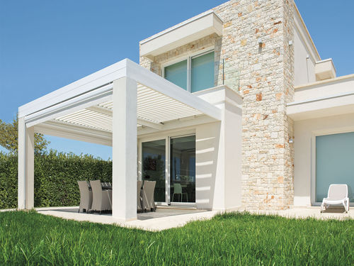 Pergola addossata - PARTERRE : FLAP - Frigerio Living - autoportante / in alluminio / a lamelle orientabili