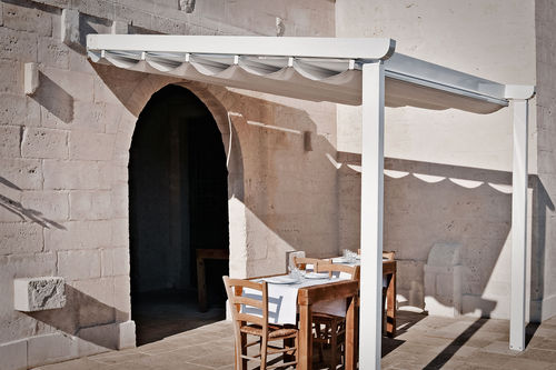 Pergola addossata - PARTERRE : SANREMO LIGHT - Frigerio Living - in alluminio / in PVC
