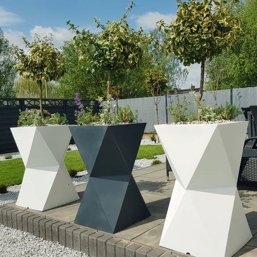 Vaso da giardino in polietilene - Virgo - Terra Group - per uso residenziale / per spazio pubblico / per hotel