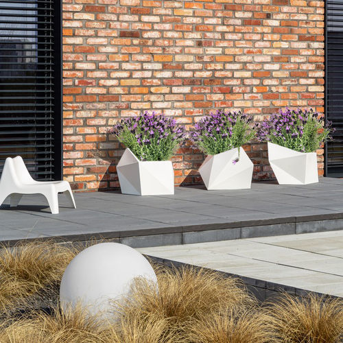 Fioriera in polietilene - vela - Terra Group - contemporanea / per spazi pubblici / per hotel