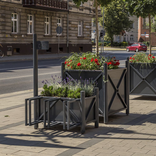 Rastrelliera per biciclette a pavimento - Urban Rank L - Terra Group - con sistema di sicurezza / con fioriera integrata / con tetto vegetale