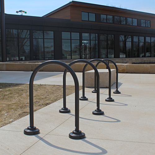 Rastrelliera per biciclette a pavimento - U24 'U' - Madrax - con sistema di sicurezza / per spazi pubblici / in acciaio galvanizzato