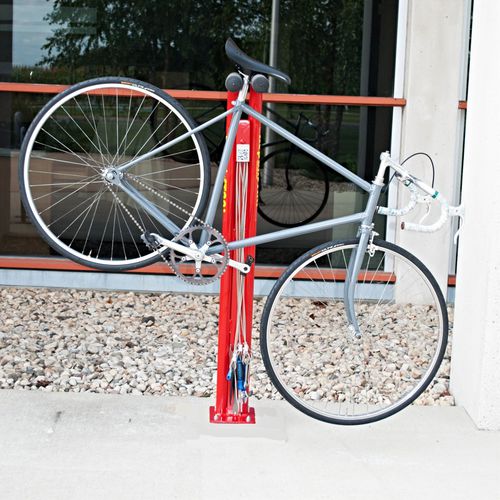 Stazione di riparazione biciclette in acciaio galvanizzato - BRS - Madrax - in acciaio inossidabile / con set di utensili / per spazi pubblici