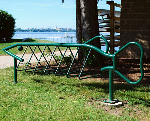 Rastrelliera per biciclette a pavimento - MUSKIE - Madrax - design originale / per spazi pubblici / in acciaio con rivestimento a polvere