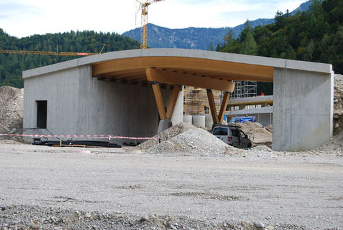 Ponte in legno - CHIEMGAU ARENA,  RUHPOLDING - TiComTec - in calcestruzzo / composito / a travi