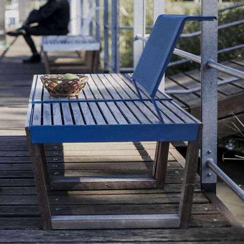 Panca da giardino contemporanea - Barka BA128 - egoé - in legno / in Batyline® / con schienale