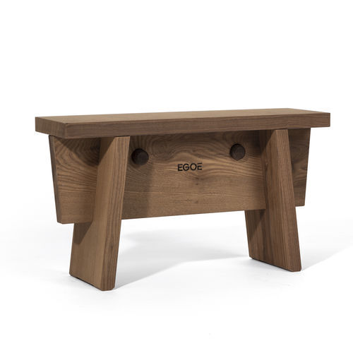 Sgabello contemporaneo - Štok STK110 - egoé - in legno massiccio / in frassino / con supporto in legno