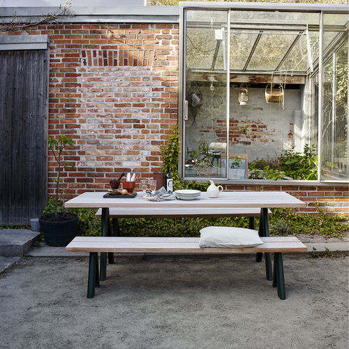 Tavolo contemporaneo - SKAGERAK - OVERLAP - Paustian - in cedro / in acciaio con rivestimento a polvere / con supporto in acciaio