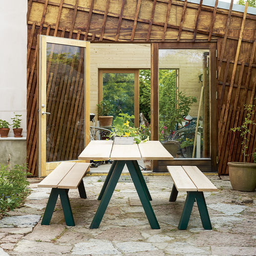 Panca da giardino contemporanea - SKAGERAK - OVERLAP - Paustian - in cedro / in acciaio / in acciaio con rivestimento a polvere