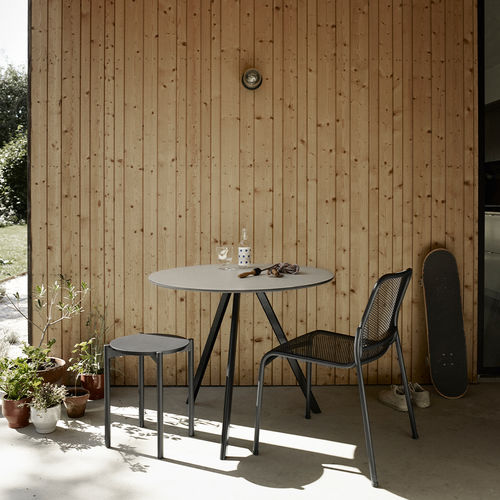Tavolo contemporaneo - SKAGERAK - OVERLAP - Paustian - in melaminico / con supporto in acciaio / rotondo