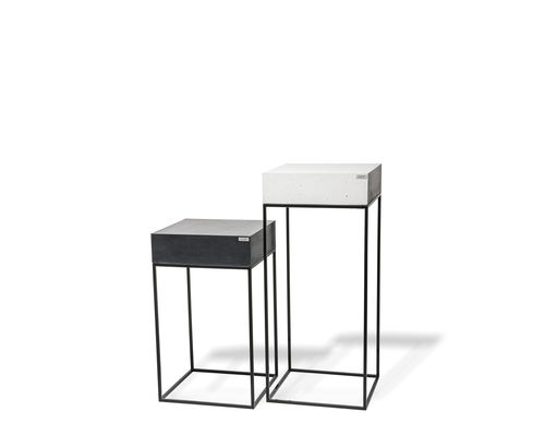 Tavolo d'appoggio design minimalista - ANGULUS COLUMNA - CO33 - in calcestruzzo / con supporto in acciaio laccato / quadrato