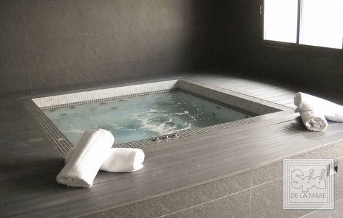 Spa da incasso - PIAZZA - Spa De La Mare - quadrata / 8 posti / in mosaico