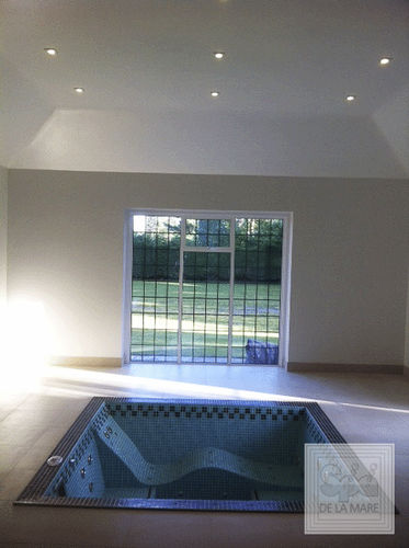 Piscina da interno - PIAZZA LOUNGER - Spa De La Mare - interrata / in calcestruzzo / per idroterapia