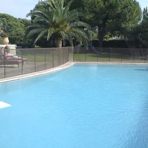 Recinzione in rete metallica - La Clôture Française - per piscina / in PVC / contemporanea