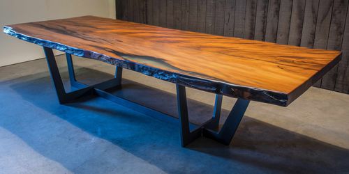 Tavolo da pranzo contemporaneo - KAURI - Unik - in legno massiccio / in legno di latifoglie / in legno laccato opaco