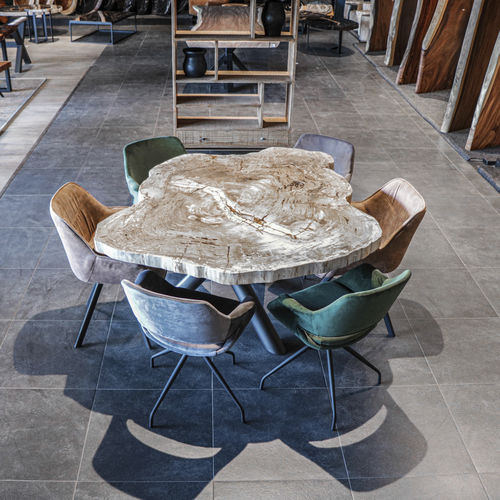 Tavolo da pranzo contemporaneo - Unik - in legno fossilizzato / con supporto in metallo / su misura