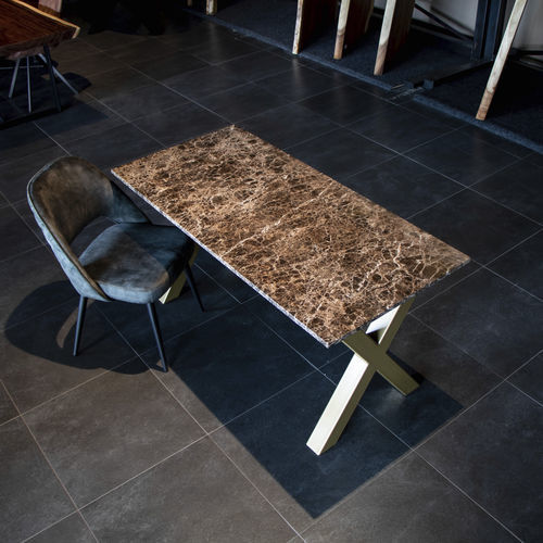 Tavolo da pranzo design originale - Unik - in marmo / con supporto in metallo / rettangolare