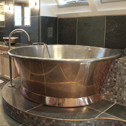 Vasca da bagno rotonda - ROTUNDUS - WILLIAM HOLLAND LTD - da appoggio / in rame