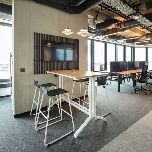 Sgabello da bar contemporaneo - CAFE - Nowy Styl - in legno / con supporto in acciaio / con base centrale