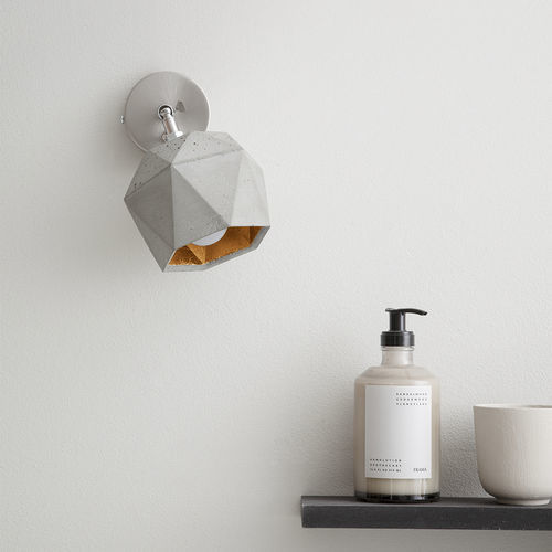 Applique design minimalista - [T2]spot - GantLights - da interno / in calcestruzzo / triangolare