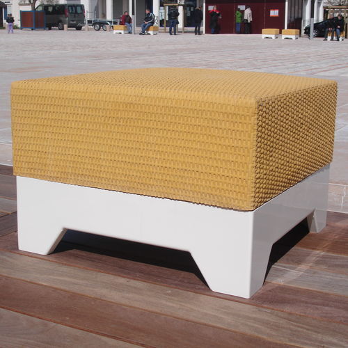 Panca per spazi pubblici contemporanea - BANC4 - REPLIK - in calcestruzzo / in rattan sintetico / senza schienale
