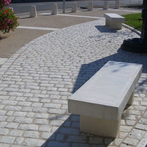 Panca per spazi pubblici contemporanea - BANC2 - REPLIK - in calcestruzzo / senza schienale / senza braccioli