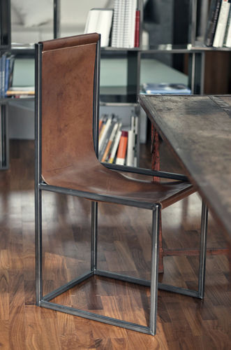 Sedia contemporanea - SITTING COW - Ateliers Phi SA - da interno / in pelle di mucca / con supporto in acciaio