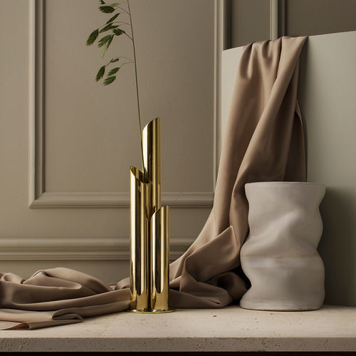 Vaso contemporaneo - Tatlin  - SKULTUNA - in ottone lucidato / dorato