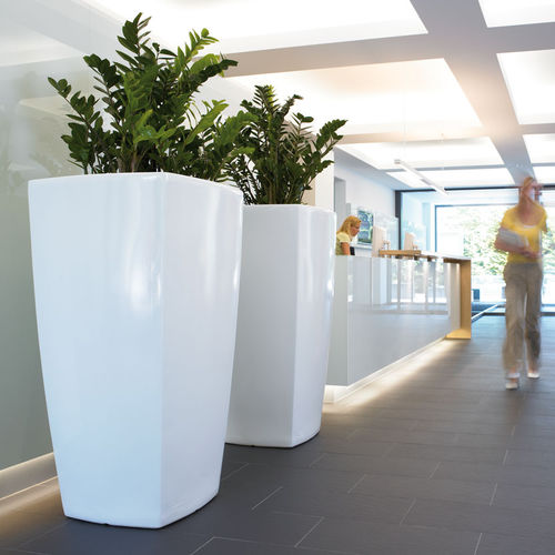 Vaso da giardino in polietilene rotostampato - TREVIA II - Degardo GmbH - conico / quadrato / per edifici pubblici