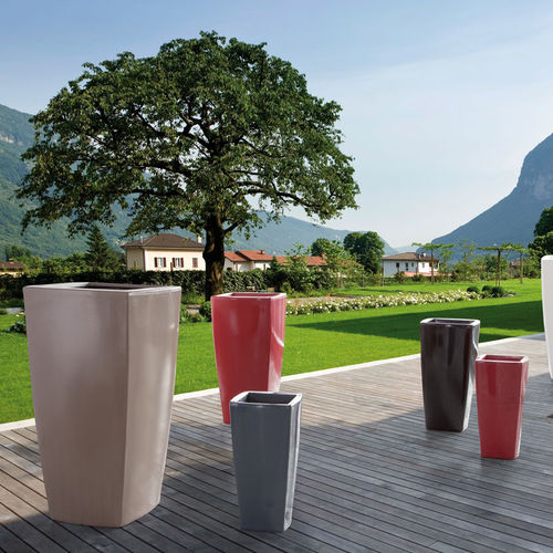 Vaso da giardino in polietilene rotostampato - TEVIA V - Degardo GmbH - conico / quadrato / per spazio pubblico