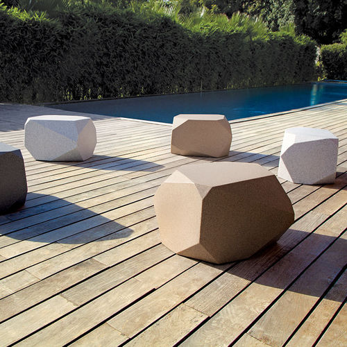 Sgabello contemporaneo - SERENO 65P - Degardo GmbH - in plastica / con base centrale / su misura