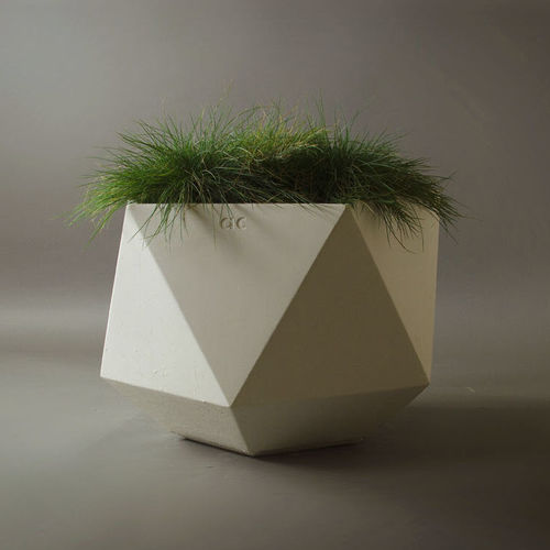Fioriera in calcestruzzo fibrorinfrozato - FEMKANT WHITE CONCRETE - Adam Christopher Design - contemporanea / per spazi pubblici / da interno