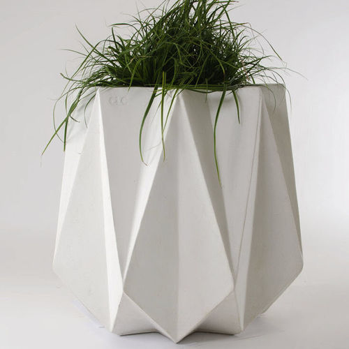 Vaso da giardino in calcestruzzo - KRONEN 65 WHITE CONCRETE  - Adam Christopher Design - da appoggio / verticale / contract
