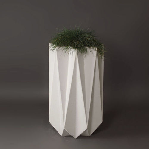 Fioriera in calcestruzzo fibrorinfrozato - KRONEN 90 - Adam Christopher Design - contemporanea / per spazi pubblici / da interno