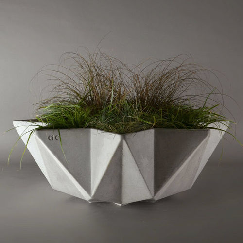 Fioriera in calcestruzzo fibrorinfrozato -  KRONEN BOWL GREY CONCRETE - Adam Christopher Design - contemporanea / per spazi pubblici / da interno