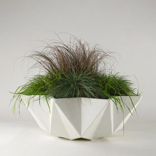 Fioriera in calcestruzzo fibrorinfrozato - KRONEN BOWL CREAM CONCRETE - Adam Christopher Design - contemporanea / per spazi pubblici / da interno