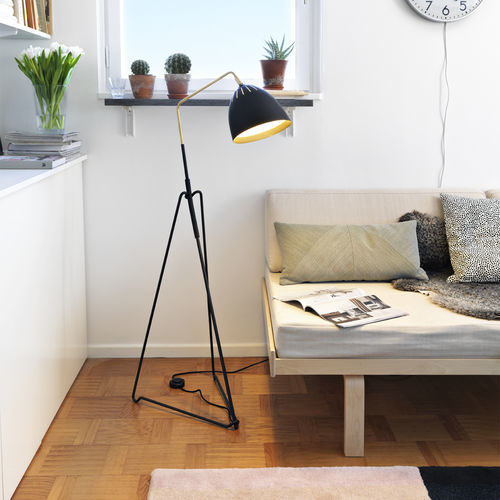 Lampada da terra - Lean  - ORSJO - in ottone grezzo / in gomma / design scandinavo