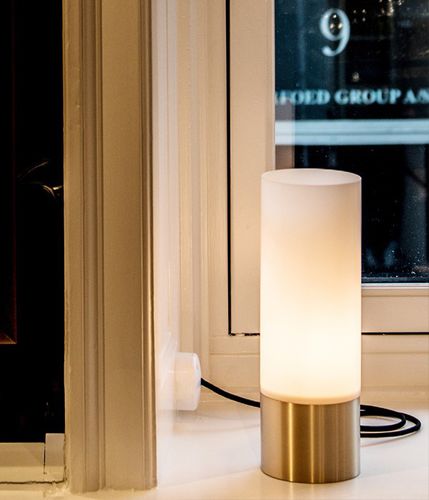 Lampada da tavolo - CHAIRMAN - Ruben Lighting - in acrilico / in ottone / contemporanea