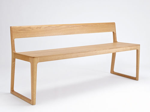 Panca contemporanea - PORTSMOUTH  - Isokon Plus - in rovere / con schienale / di Edward Barber & Jay Osgerby