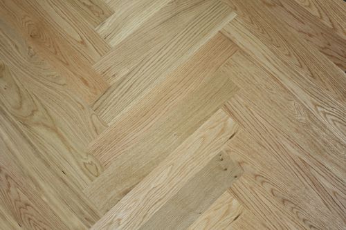 Parquet multistrato - HERRINGBONE: WHITE OAK - TEKA Parquet - in rovere bianco / a spina di pesce / inchiodato