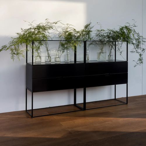 Credenza con piedi alti - FISCHER     - OBJEKTE UNSERER TAGE - contemporanea / in rovere / in noce