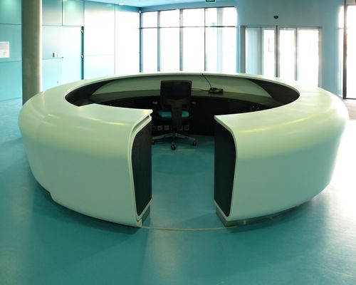Banco reception a semicerchio - WHITEOVAL - AMOS DESIGN - in Corian®