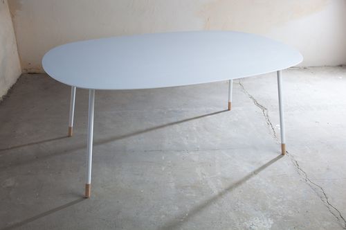 Tavolo contemporaneo - XL - AMOS DESIGN - in faggio / in Corian® / con supporto in metallo